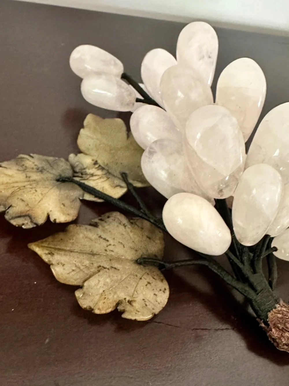 VTG MCM Creamy White Banded Onyx Stone Grape Cluster w/Carved Green Leaf W wibuy
